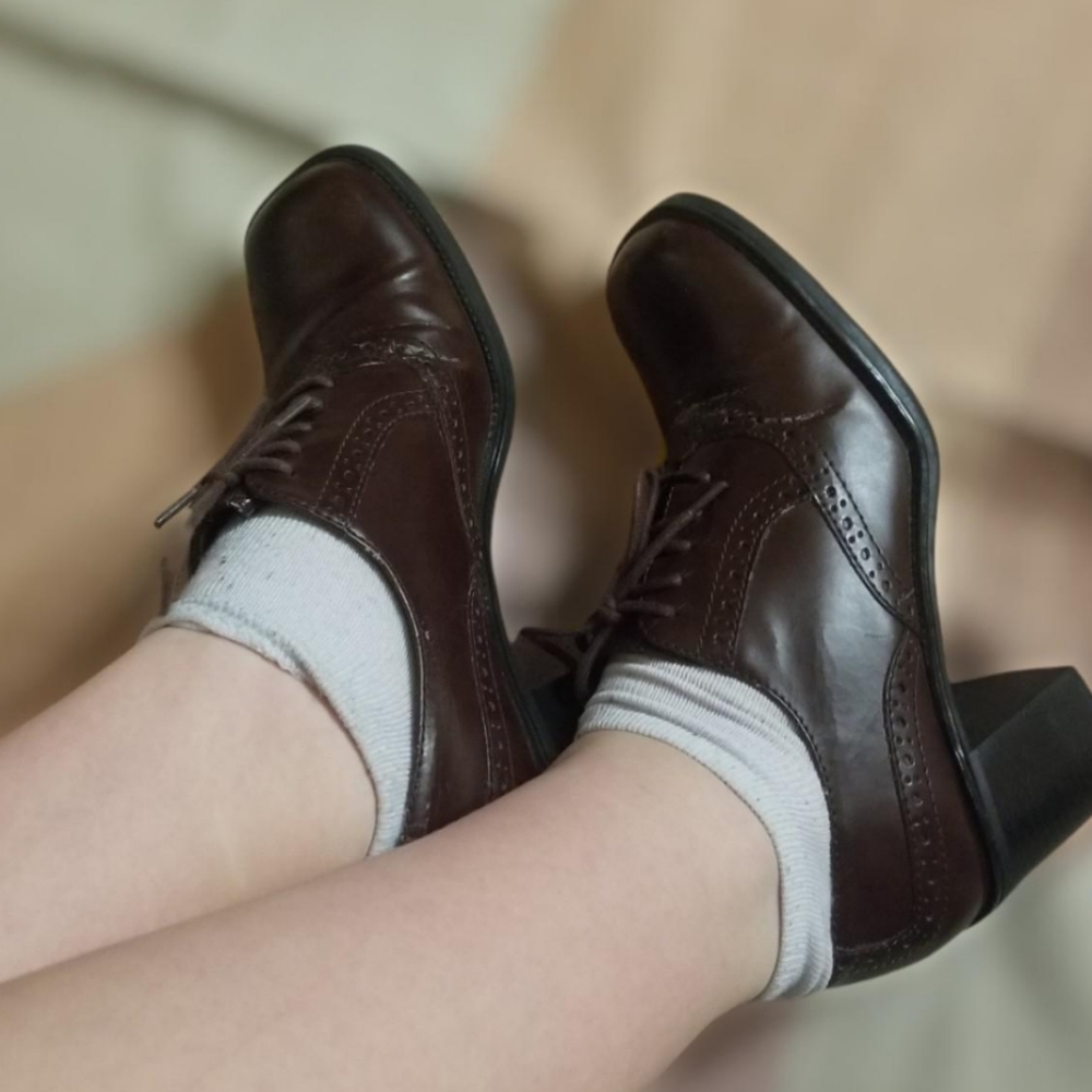Size 8 brown vintage loafers